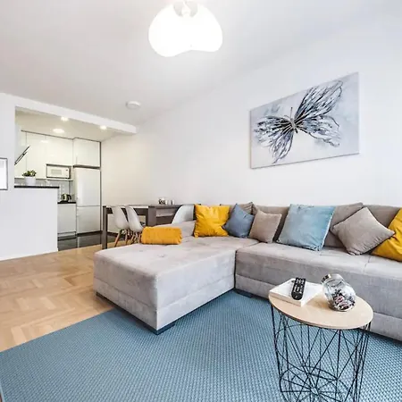 Gold Oasis, Self Service Check-in Apartment